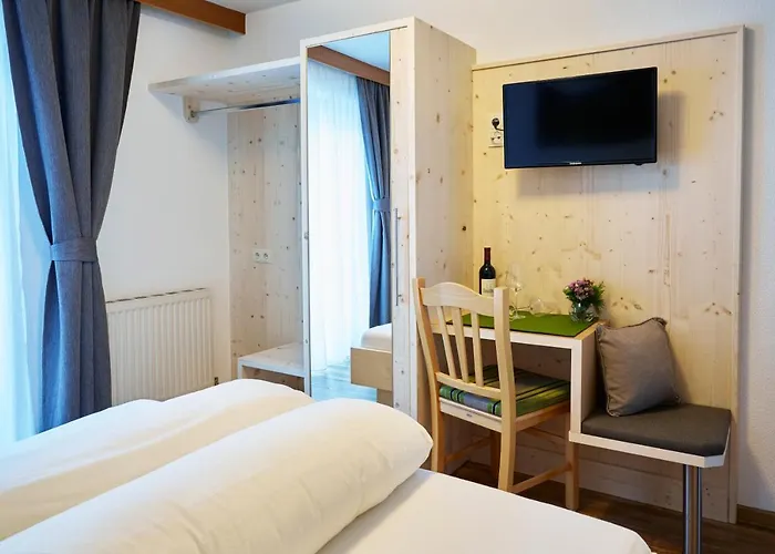 Gasthof Walderhof 2* اوتز