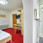 Walderhof 2*