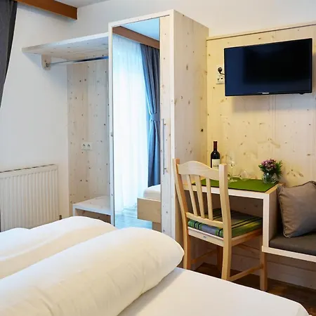 Gasthof Walderhof 2* اوتز