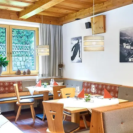 Gasthof Walderhof 2* اوتز